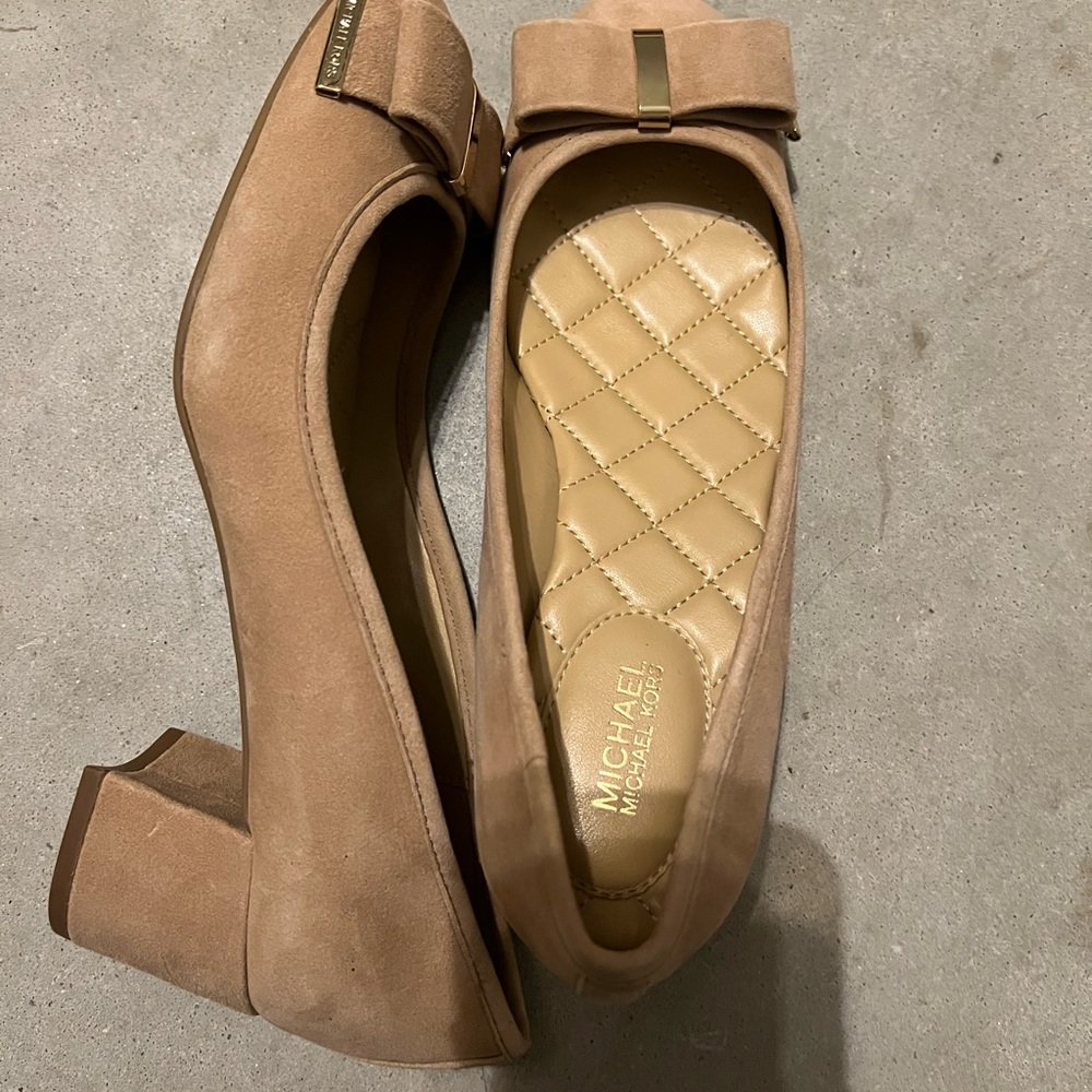Michael Kors Tan Midi Heels – Classic Everyday Style